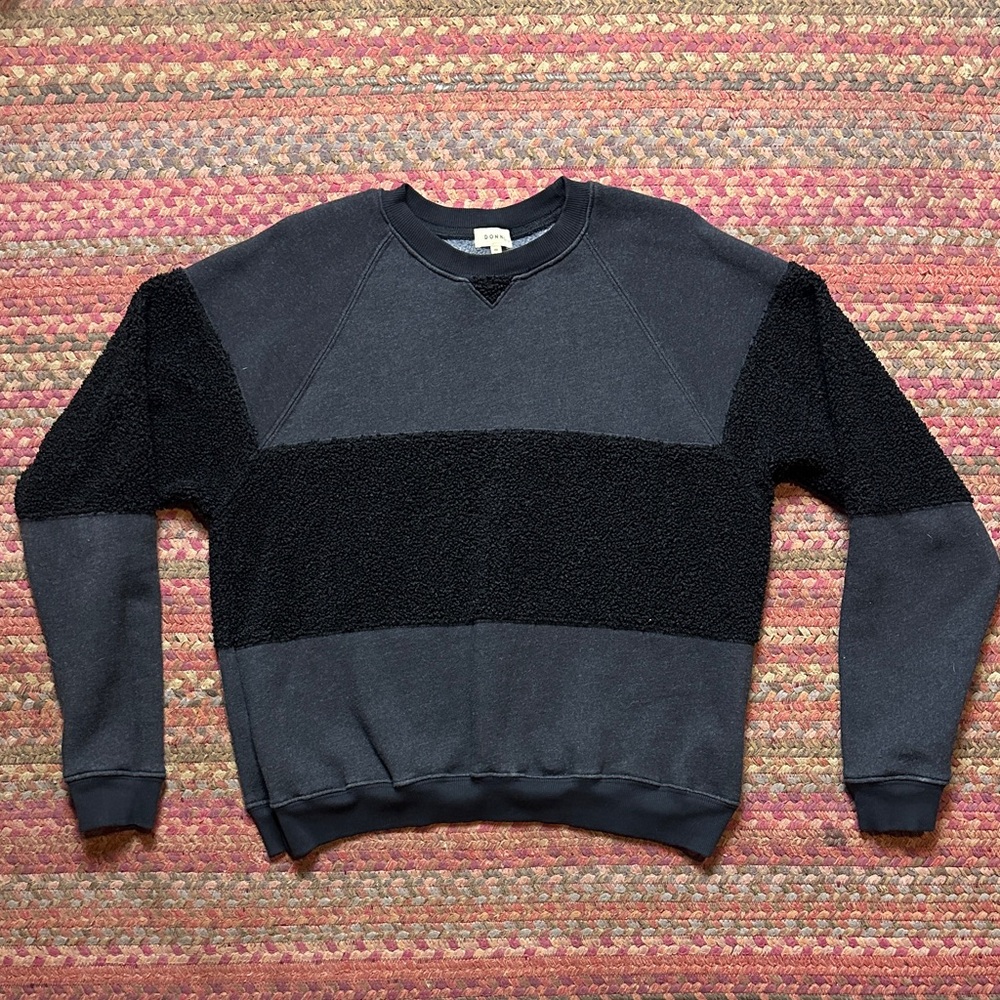 DONNI BLACK FUZZY CREW NECK PULLOVER SWEATSHIRT